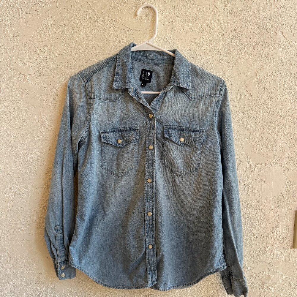 GAP Denim Women's Pearl Snap Shirt Size Small